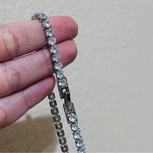Silver Tone Rhinestone Tennis Bracelet Fashion Jewelry - Picture 6 of 6
